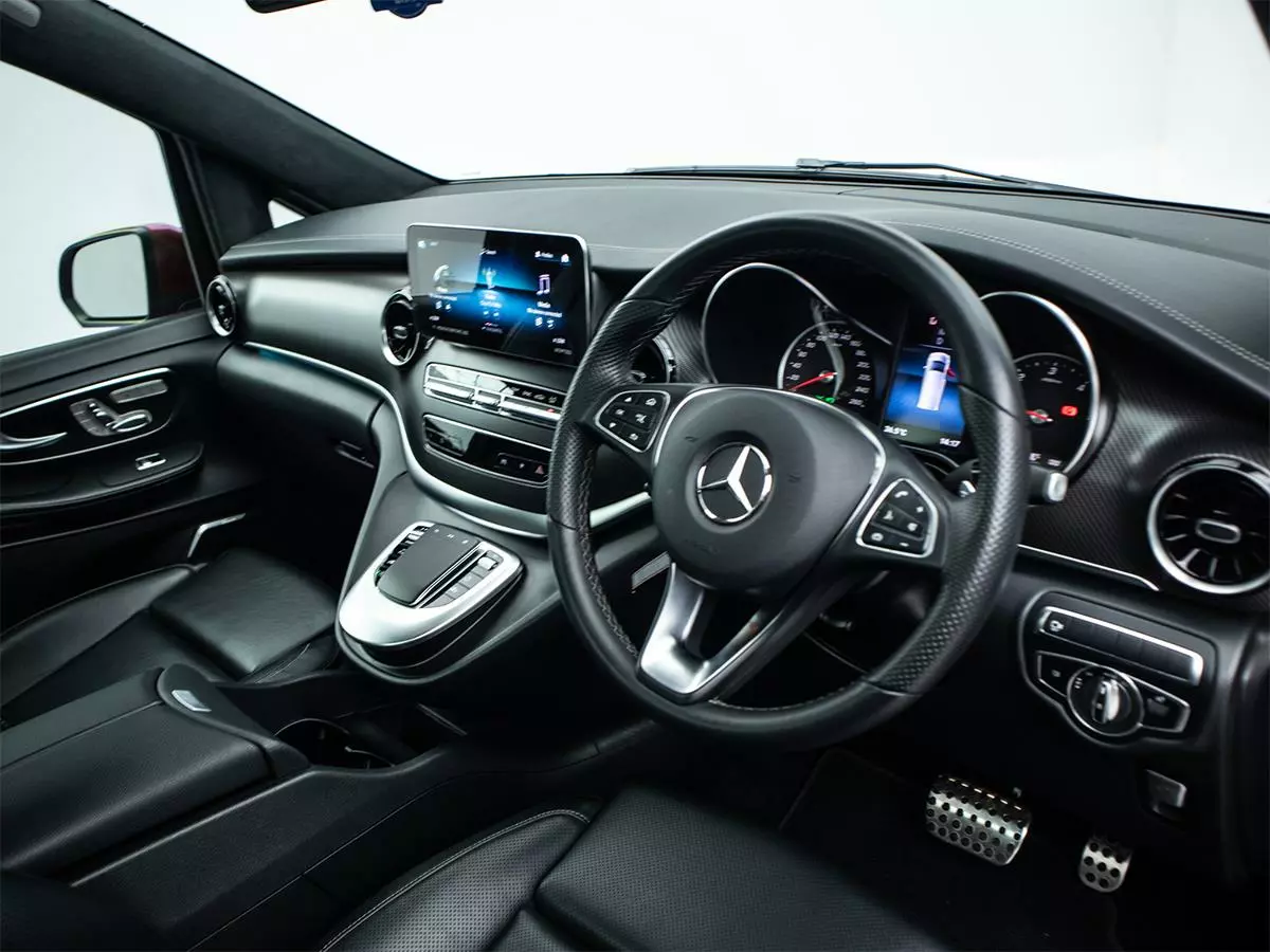 Vehicle Image for 13/18for Mercedes-Benz V-Class V300d Exclusive AMG Line