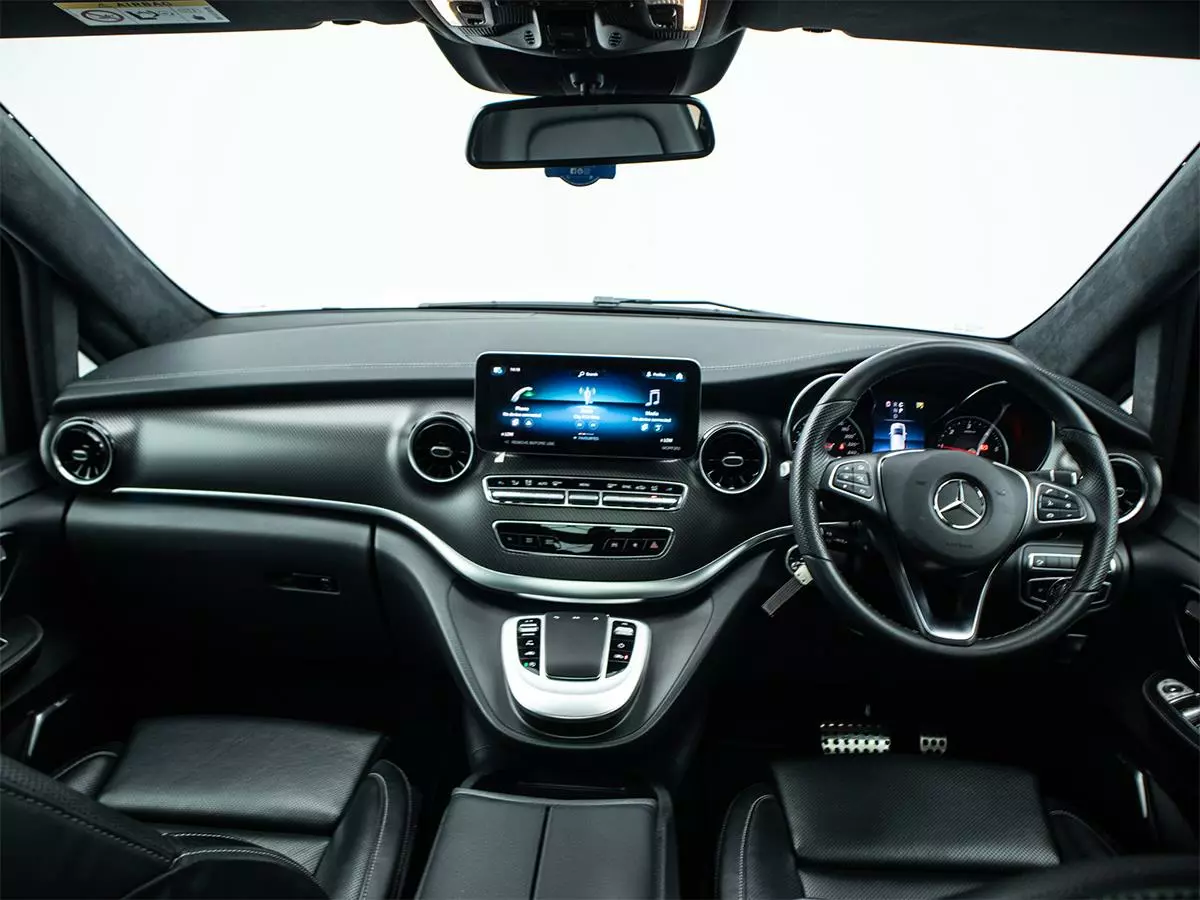 Vehicle Image for 14/18for Mercedes-Benz V-Class V300d Exclusive AMG Line