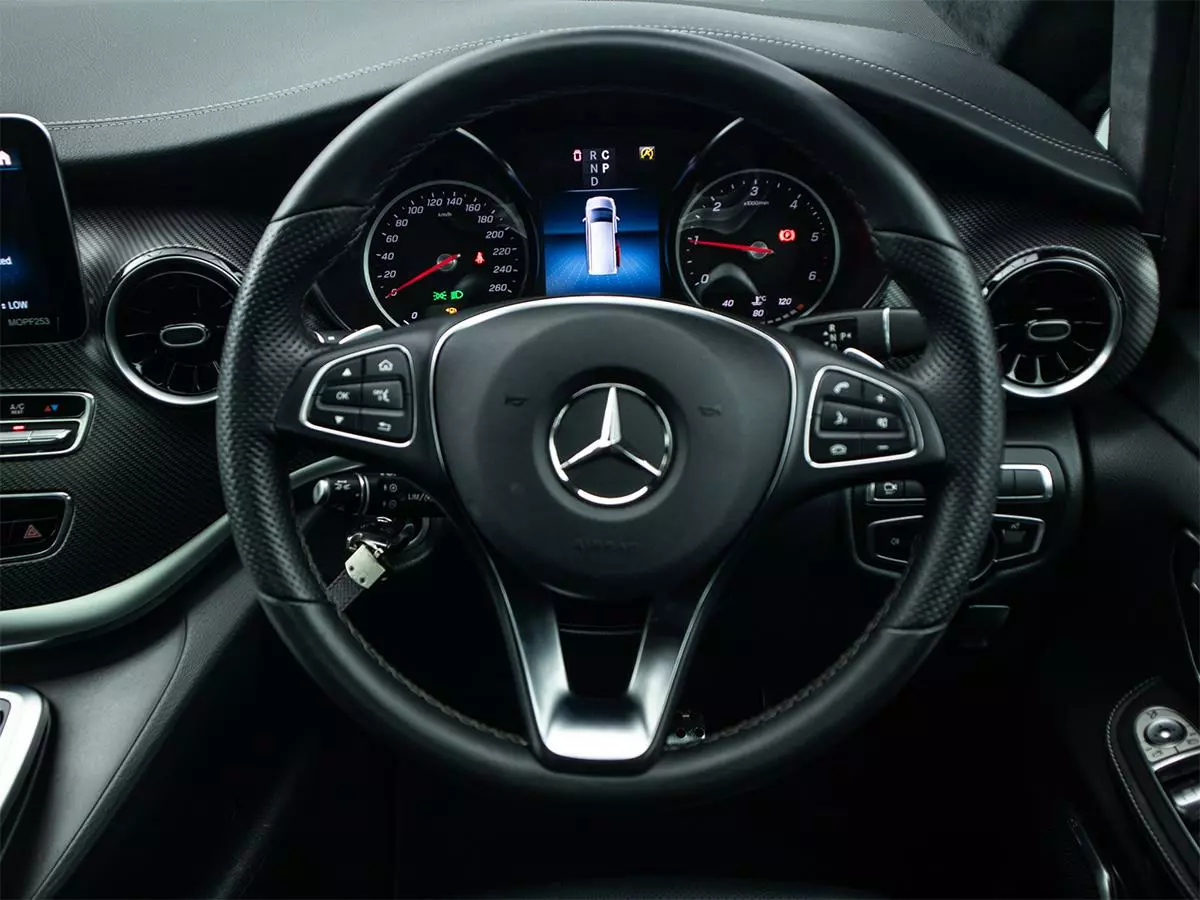 Vehicle Image for 10/18for Mercedes-Benz V-Class V300d Exclusive AMG Line