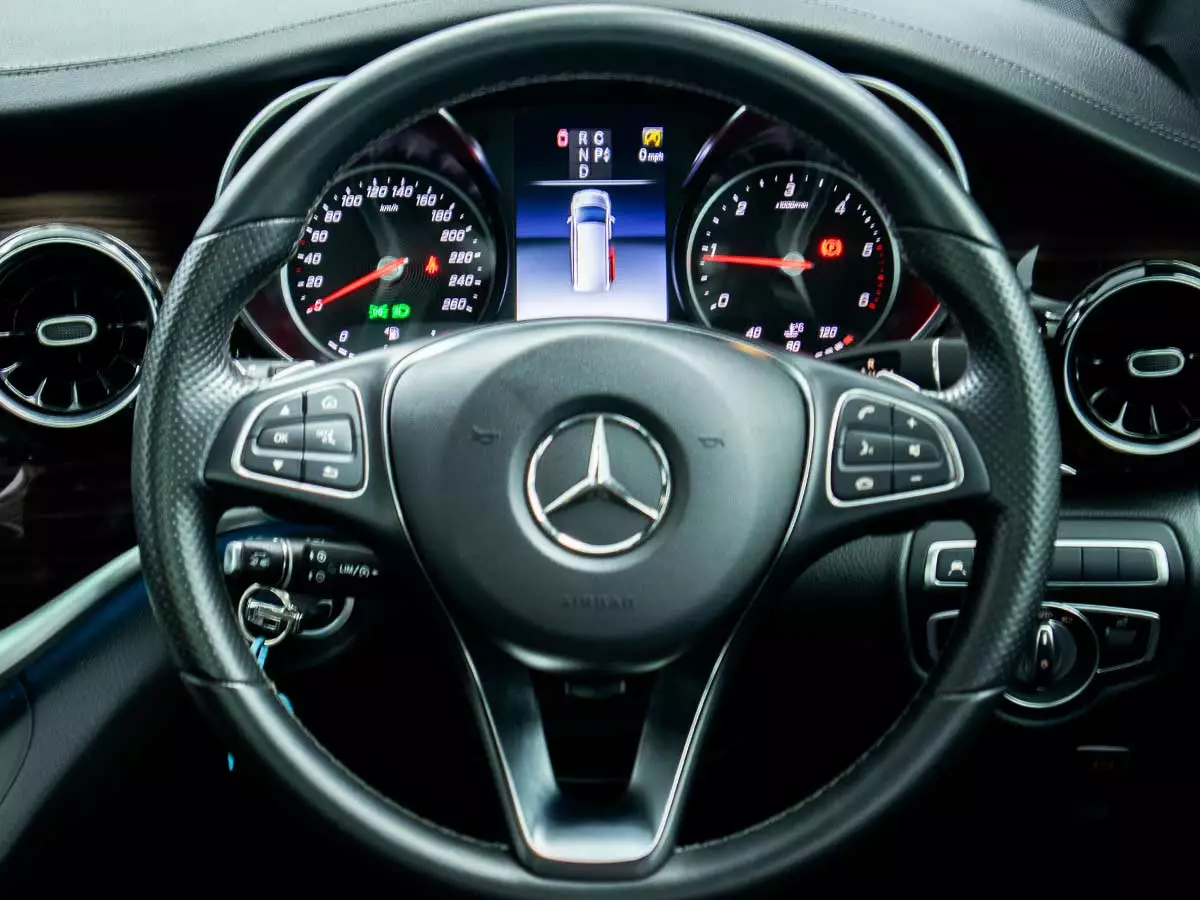 Vehicle Image for 10/18for Mercedes-Benz V-Class V250d Avantgarde