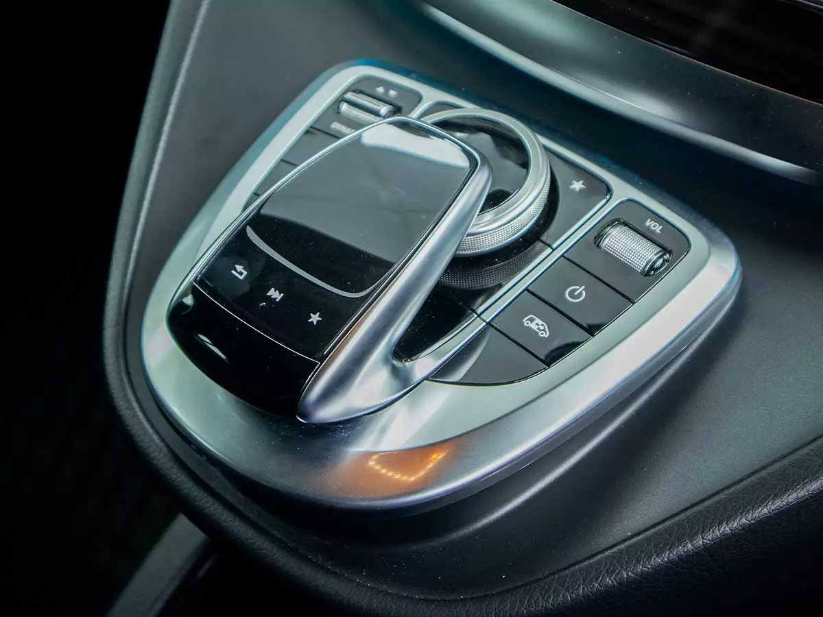 Vehicle Image for 12/18for Mercedes-Benz V-Class V250d Avantgarde