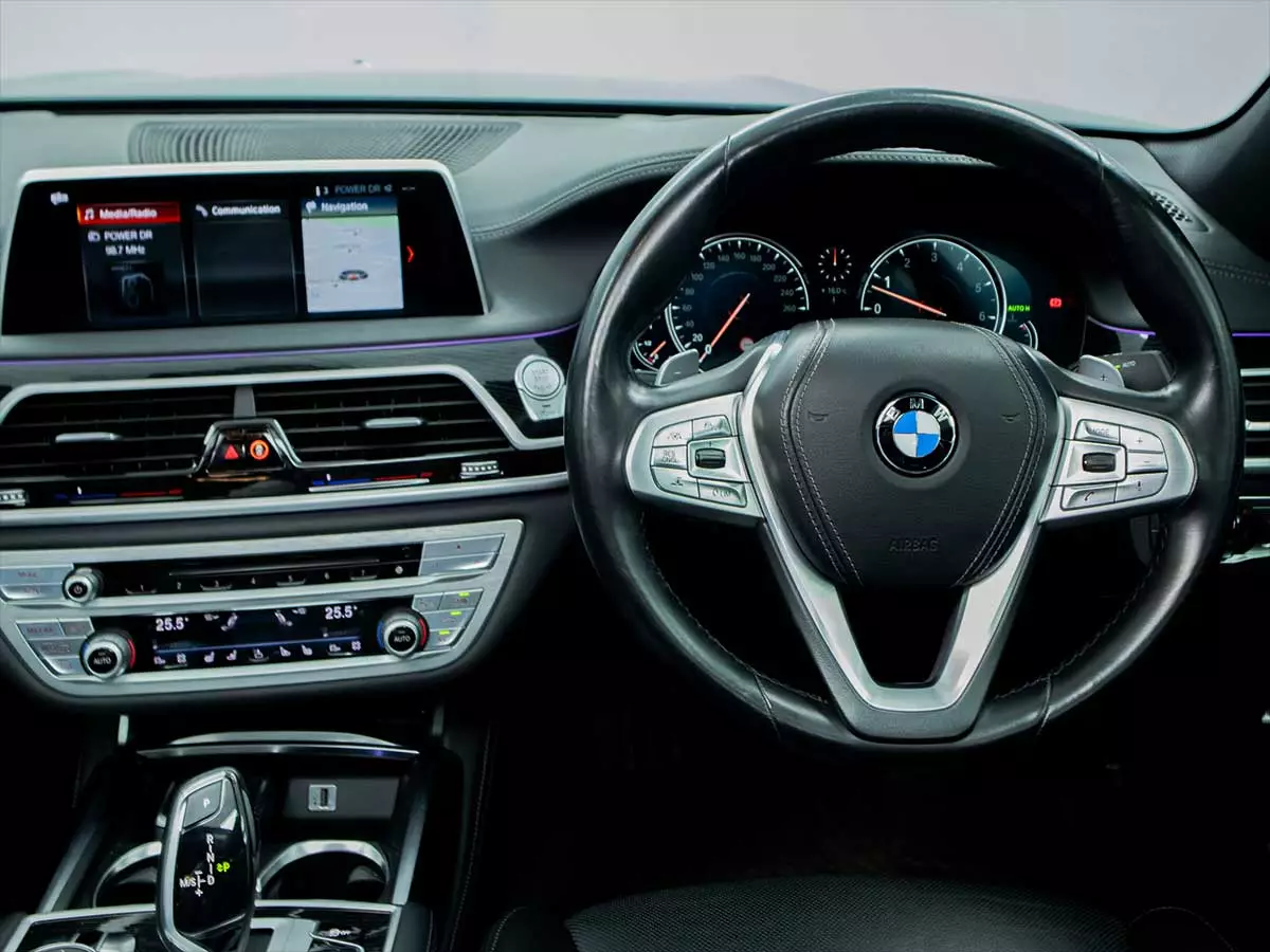 Vehicle Image for 14/17for BMW 7 Series 740i M Sport
