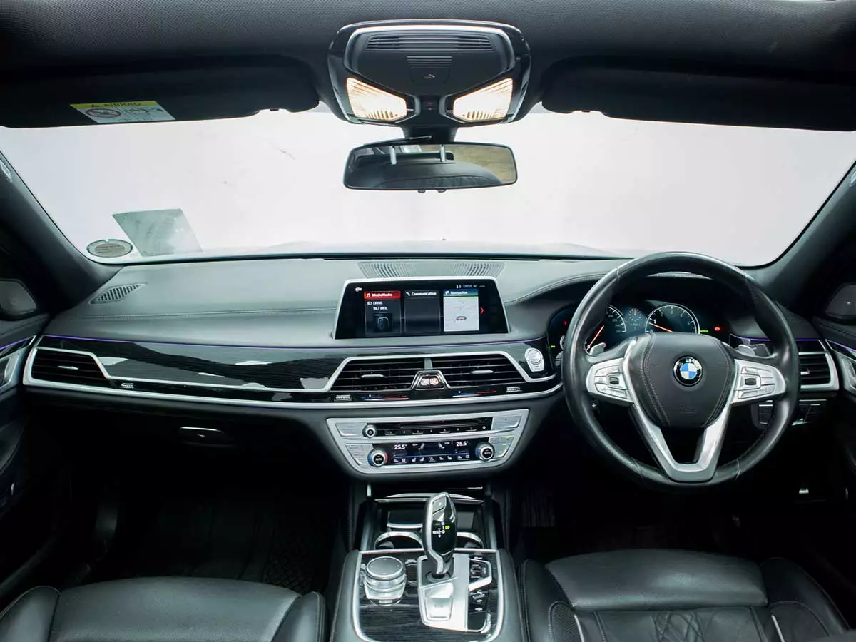 Vehicle Image for 15/17for BMW 7 Series 740i M Sport