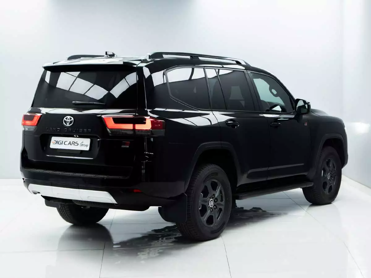 Vehicle Image for 5/18for Toyota Land Cruiser 300 3.3D GR-Sport