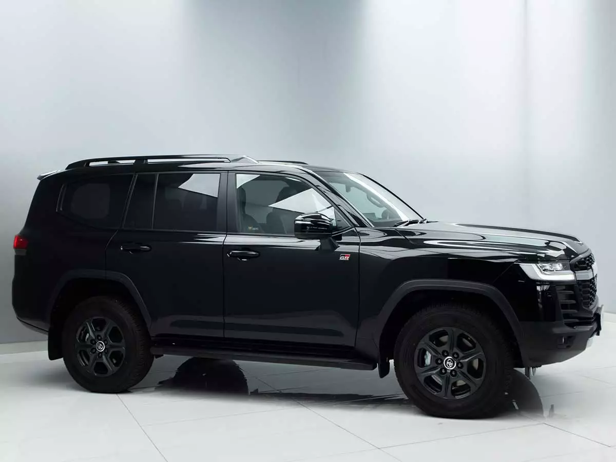 Vehicle Image for 4/18for Toyota Land Cruiser 300 3.3D GR-Sport