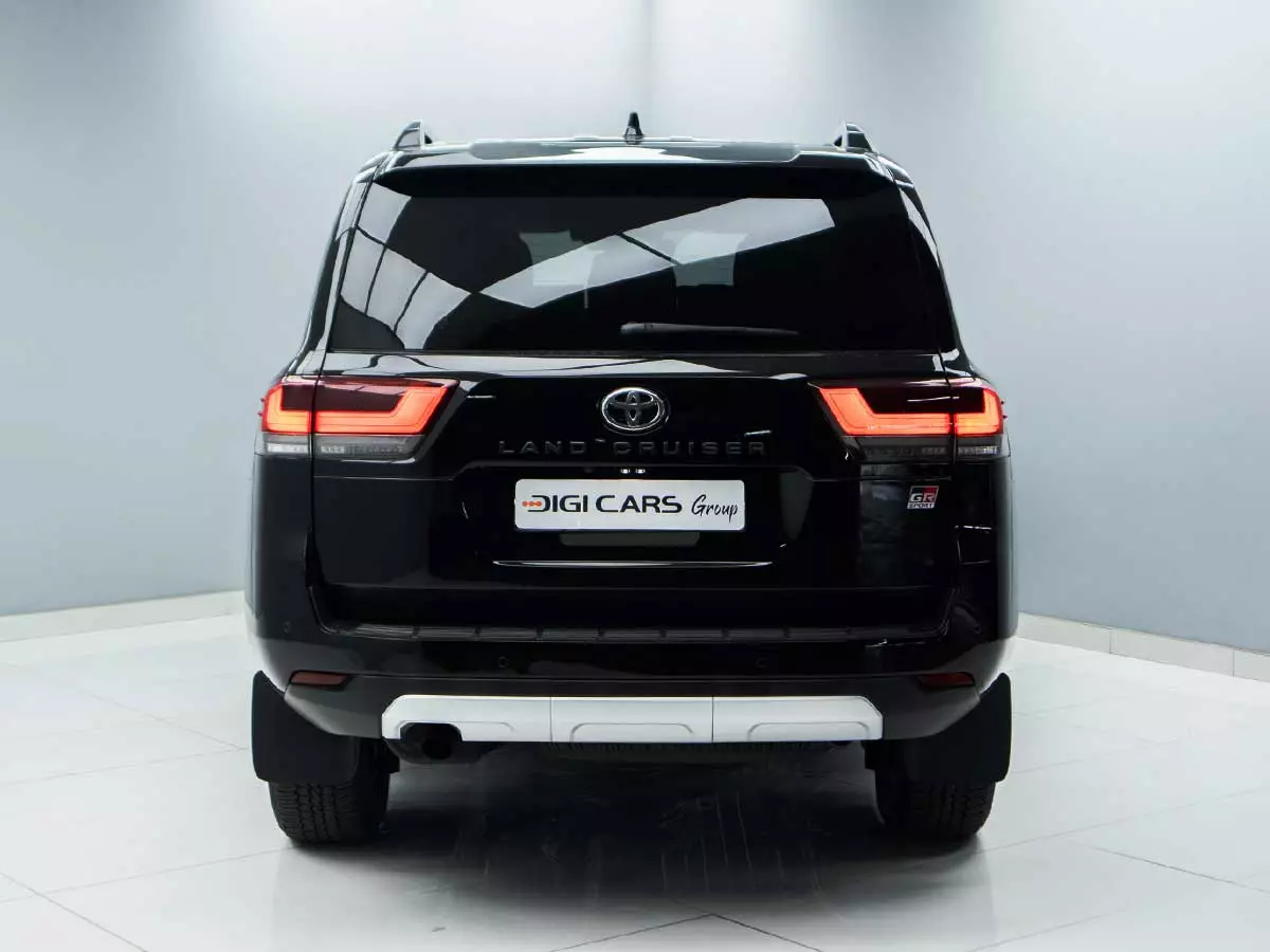 Vehicle Image for 9/18for Toyota Land Cruiser 300 3.3D GR-Sport