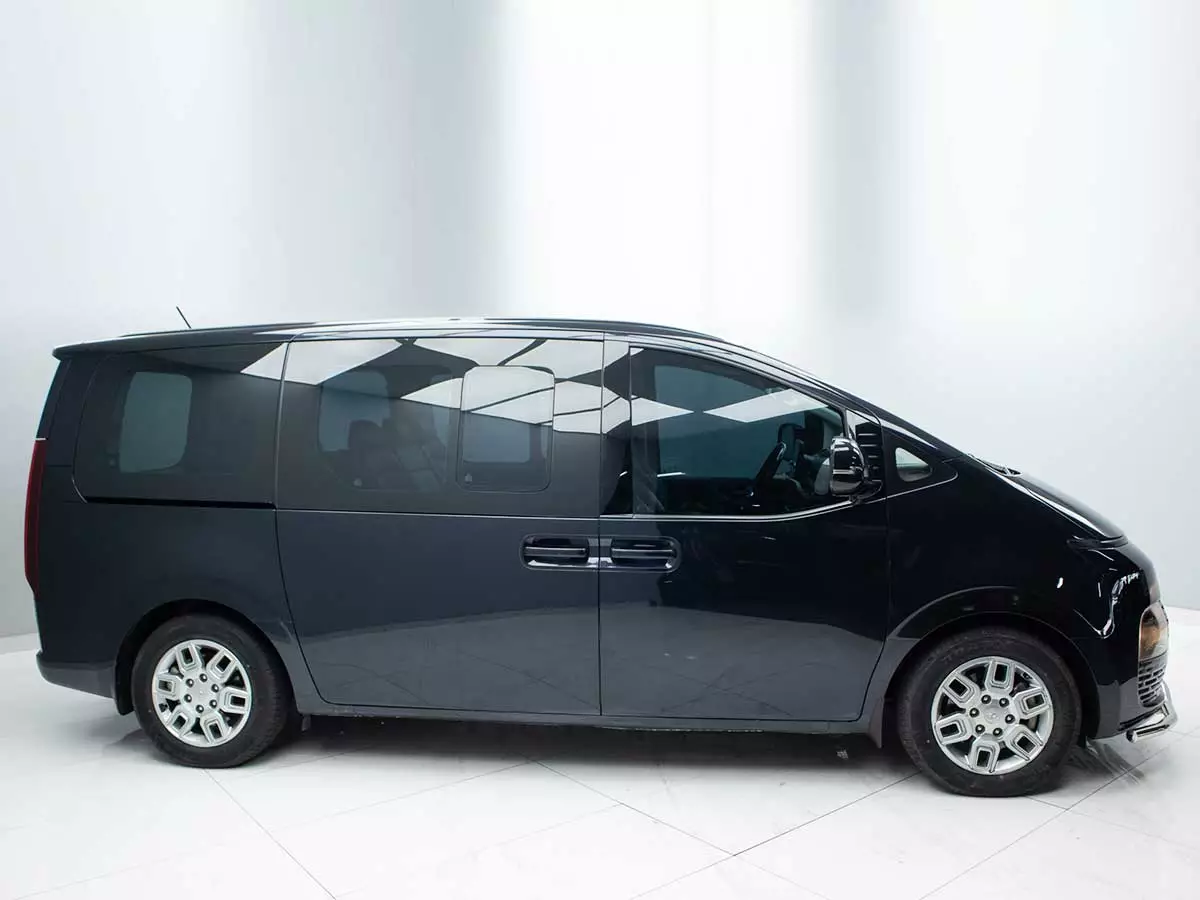 Vehicle Image for 4/17for Hyundai Staria 2.2D Executive 9-seater